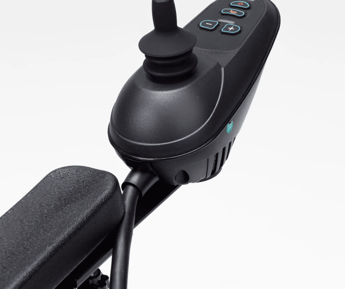 S&auml;hk&ouml;py&ouml;r&auml;tuoli Go1:ssa on 360&deg; joystick-ohjaus.