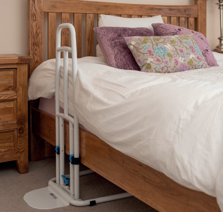 Nousutuki s&auml;nkyyn jalkatuella