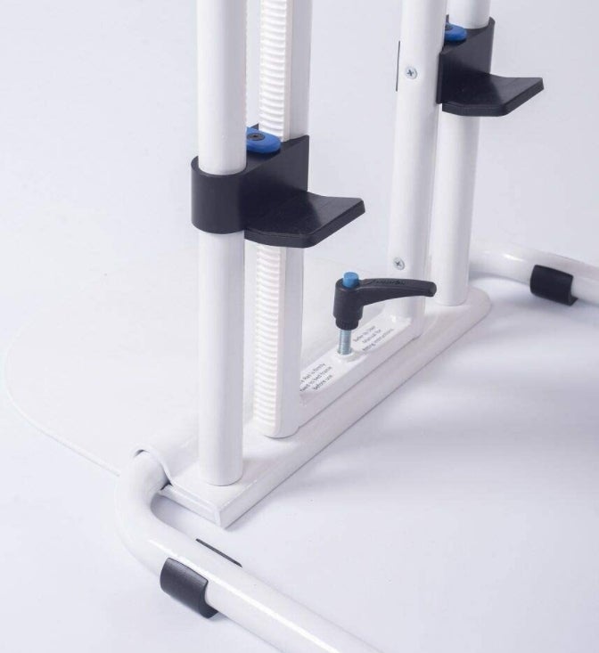 Nousutuki s&auml;nkyyn jalkatuella