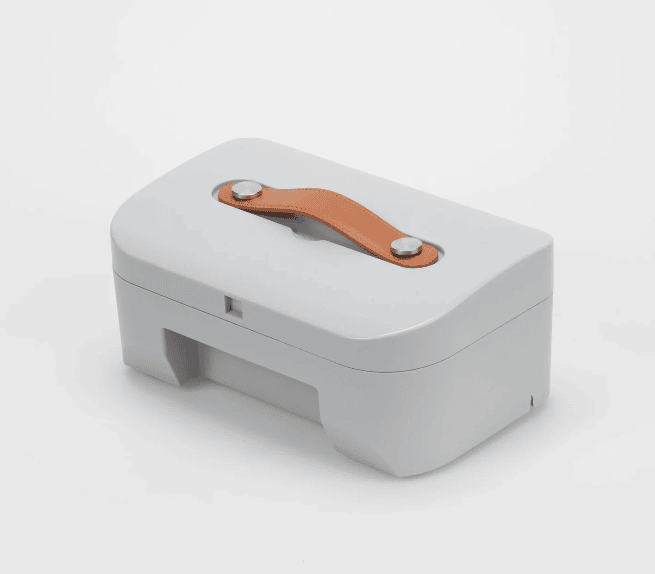 Akkukotelo on integroitu s&auml;hk&ouml;py&ouml;r&auml;tuoliin tyylikk&auml;&auml;sti ja turvallisesti